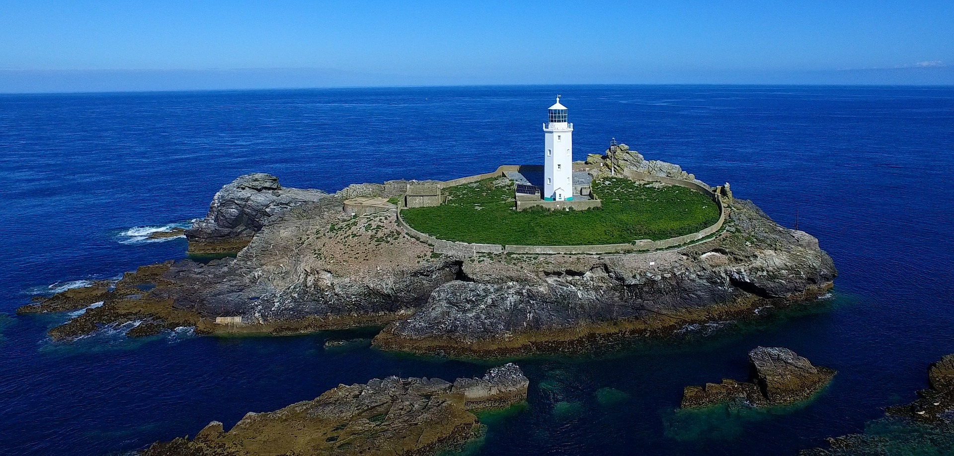 sea-1232021_1920 THINGS TO DO